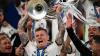 Toni Kroos wird als Deutscher Fußball Botschafter geehrt.
