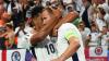 Englands Harry Kane (r) jubelt mit Jude Bellingham über sein Elfmetertor zum 1:1-Ausgleich im Halbfinale gegen die Niederlande.