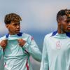 Wayne Rooney hat Nico Williams (r) mit einem der größten Fußballer verglichen.
