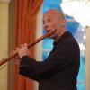 Ariel Zuckermann leitete nicht nur das Bayerische Kammerorchester Bad Brückenau beim Sommerkonzert, er zeigte auch sein Können an der Querflöte.