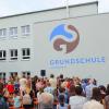 In neuem Glanz erstrahlt das 1962 erbaute Schulhaus samt Anbau, in dem
die Heizanlage untergebracht ist. In neuem Glanz erstrahlt das 1962 erbaute Schulhaus samt Anbau, in dem
die Heizanlage untergebracht ist.