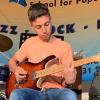 Christian Ruszev spielt E-Gitarre zu "Runaway" von Bon Jovi. Christian Ruszev spielt E-Gitarre zu "Runaway" von Bon Jovi.