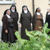 Einige Schwestern aus dem Kloster Welden haben sich schon mal mit den Karmelitinnenn von Himmelspforten getroffen und sich ihr neues Domizil bei einem Besuch angeschaut.