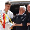 Nur einen Tag nach der triumphalen Rückkehr der spanischen EM-Helden zusammen mit Fußballboss Pedro Rocha wurde der 81-Jährige für zwei Jahre vom Sportgericht gesperrt.