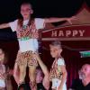 Kinder der Grundschule Zell als Trapezkünstler. Kinder der Grundschule Zell als Trapezkünstler.