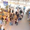 Tanzend nahmen die Absolventinnen und Absolventen Abschied von ihrer bisherigen Wirkungsstätte, der Sport-Mittelschule Gochsheim, und viele Glückwünsche begleiteten sie.