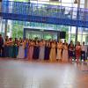 Tanzend nahmen die Absolventinnen und Absolventen Abschied von ihrer bisherigen Wirkungsstätte, der Sport-Mittelschule Gochsheim, und viele Glückwünsche begleiteten sie.