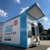 Aldi Süd und Rewe testen an einigen Standorten Abhol-Automaten für Lebensmittel.