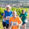 Mehrere Hundert Menschen nehmen am Freitag (19.07.24) bei hochsommerlichen Temperaturen um 30 Grad am 40. Schwanberglauf teil. Auf der Strecke von Iphofen nach Castell legen die Läuferinnen und Läufer 10,4 Kilometer und 200 Höhenmeter zurück.