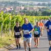 Mehrere Hundert Menschen nehmen am Freitag (19.07.24) bei hochsommerlichen Temperaturen um 30 Grad am 40. Schwanberglauf teil. Auf der Strecke von Iphofen nach Castell legen die Läuferinnen und Läufer 10,4 Kilometer und 200 Höhenmeter zurück.