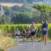 Mehrere Hundert Menschen nehmen am Freitag (19.07.24) bei hochsommerlichen Temperaturen um 30 Grad am 40. Schwanberglauf teil. Auf der Strecke von Iphofen nach Castell legen die Läuferinnen und Läufer 10,4 Kilometer und 200 Höhenmeter zurück.