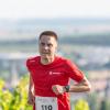 Mehrere Hundert Menschen nehmen am Freitag (19.07.24) bei hochsommerlichen Temperaturen um 30 Grad am 40. Schwanberglauf teil. Auf der Strecke von Iphofen nach Castell legen die Läuferinnen und Läufer 10,4 Kilometer und 200 Höhenmeter zurück.