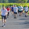 Mehrere Hundert Menschen nehmen am Freitag (19.07.24) bei hochsommerlichen Temperaturen um 30 Grad am 40. Schwanberglauf teil. Auf der Strecke von Iphofen nach Castell legen die Läuferinnen und Läufer 10,4 Kilometer und 200 Höhenmeter zurück.