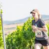 Mehrere Hundert Menschen nehmen am Freitag (19.07.24) bei hochsommerlichen Temperaturen um 30 Grad am 40. Schwanberglauf teil. Auf der Strecke von Iphofen nach Castell legen die Läuferinnen und Läufer 10,4 Kilometer und 200 Höhenmeter zurück.