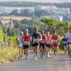 Mehrere Hundert Menschen nehmen am Freitag (19.07.24) bei hochsommerlichen Temperaturen um 30 Grad am 40. Schwanberglauf teil. Auf der Strecke von Iphofen nach Castell legen die Läuferinnen und Läufer 10,4 Kilometer und 200 Höhenmeter zurück.
