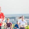 Mehrere Hundert Menschen nehmen am Freitag (19.07.24) bei hochsommerlichen Temperaturen um 30 Grad am 40. Schwanberglauf teil. Auf der Strecke von Iphofen nach Castell legen die Läuferinnen und Läufer 10,4 Kilometer und 200 Höhenmeter zurück.