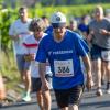 Mehrere Hundert Menschen nehmen am Freitag (19.07.24) bei hochsommerlichen Temperaturen um 30 Grad am 40. Schwanberglauf teil. Auf der Strecke von Iphofen nach Castell legen die Läuferinnen und Läufer 10,4 Kilometer und 200 Höhenmeter zurück.