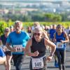 Mehrere Hundert Menschen nehmen am Freitag (19.07.24) bei hochsommerlichen Temperaturen um 30 Grad am 40. Schwanberglauf teil. Auf der Strecke von Iphofen nach Castell legen die Läuferinnen und Läufer 10,4 Kilometer und 200 Höhenmeter zurück.