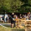 Zahlreiche Menschen besuchen am Samstag (20.07.24) das Umsonst-und-Draußen-Festival in Karlstadt. Auf dem idyllischen Platz am Saupurzel über der Stadt spielen mehrere Bands unterschiedlicher Genres auf zwei Bühnen.