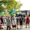 Zahlreiche Menschen besuchen am Samstag (20.07.24) das Umsonst-und-Draußen-Festival in Karlstadt. Auf dem idyllischen Platz am Saupurzel über der Stadt spielen mehrere Bands unterschiedlicher Genres auf zwei Bühnen.
