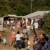 Zahlreiche Menschen besuchen am Samstag (20.07.24) das Umsonst-und-Draußen-Festival in Karlstadt. Auf dem idyllischen Platz am Saupurzel über der Stadt spielen mehrere Bands unterschiedlicher Genres auf zwei Bühnen.
