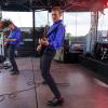 Einseinseins, ein Trio aus Berlin, spielen am Samstag (20.07.24) beim Umsonst und Draußen Festival in Karlstadt. Auf dem idyllischen Platz am Saupurzel über der Stadt spielen mehrere Bands unterschiedlicher Genres auf zwei Bühnen.