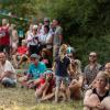 Zahlreiche Menschen besuchen am Samstag (20.07.24) das Umsonst-und-Draußen-Festival in Karlstadt. Auf dem idyllischen Platz am Saupurzel über der Stadt spielen mehrere Bands unterschiedlicher Genres auf zwei Bühnen.