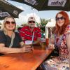 Zahlreiche Menschen besuchen am Samstag (20.07.24) das Umsonst-und-Draußen-Festival in Karlstadt. Auf dem idyllischen Platz am Saupurzel über der Stadt spielen mehrere Bands unterschiedlicher Genres auf zwei Bühnen.