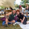 Zahlreiche Menschen besuchen am Samstag (20.07.24) das Umsonst-und-Draußen-Festival in Karlstadt. Auf dem idyllischen Platz am Saupurzel über der Stadt spielen mehrere Bands unterschiedlicher Genres auf zwei Bühnen.