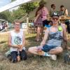 Zahlreiche Menschen besuchen am Samstag (20.07.24) das Umsonst-und-Draußen-Festival in Karlstadt. Auf dem idyllischen Platz am Saupurzel über der Stadt spielen mehrere Bands unterschiedlicher Genres auf zwei Bühnen.