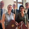 Die Boxberger-Preisträgerinnen Veronika Throner (links) und Dr. Sandra Kus mit (hinten von links) Dr. Klaus-Henning Kraft (Vorstandsvorsitzender Boxberger-Stiftung), Oberbürgermeister Dr. Dirk Vogel und Laudator Prof. Dr. Michael Linden (Institut für Kurortmedizin und Gesundheitsförderung, Kuratoriumsvorsitzender der Boxberger-Stiftung)