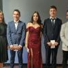 Die erfolgreichsten Absolventen präsentieren sich hier eingerahmt von ihren Lehrern (von links): Claudia Michel, Sebastian Breunig, Cristina-Mihaela Moldovan, Jason Rabe und Jérôme Marsaudon.