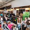 Zahlreiche Schülerinnen und Schüler besuchen am Montag (22.07.24) das Karriere-Event „AzubiXperience“ in der Extreme Bowling Arena in Schweinfurt.