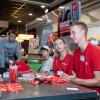 Zahlreiche Schülerinnen und Schüler besuchen am Montag (22.07.24) das Karriere-Event „AzubiXperience“ in der Extreme Bowling Arena in Schweinfurt.