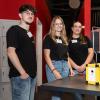 Zahlreiche Schülerinnen und Schüler besuchen am Montag (22.07.24) das Karriere-Event „AzubiXperience“ in der Extreme Bowling Arena in Schweinfurt.