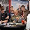 Zahlreiche Schülerinnen und Schüler besuchen am Montag (22.07.24) das Karriere-Event „AzubiXperience“ in der Extreme Bowling Arena in Schweinfurt.