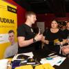 Zahlreiche Schülerinnen und Schüler besuchen am Montag (22.07.24) das Karriere-Event „AzubiXperience“ in der Extreme Bowling Arena in Schweinfurt.