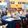 Zahlreiche Schülerinnen und Schüler besuchen am Montag (22.07.24) das Karriere-Event „AzubiXperience“ in der Extreme Bowling Arena in Schweinfurt.