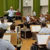 Oberstleutnant Roland Kahle und sein Orchester bei der Probe für Kahles letzten öffentlichen Auftritt, das Benefizkonzert in Veitshöchheim. Oberstleutnant Roland Kahle und sein Orchester bei der Probe für Kahles letzten öffentlichen Auftritt, das Benefizkonzert in Veitshöchheim.