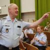 Oberstleutnant Roland Kahle und sein Orchester bei der Probe für Kahles letzten öffentlichen Auftritt, das Benefizkonzert in Veitshöchheim.