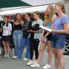 Spontanes Singen des Jugendchores auf dem Marktplatz.