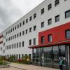 Wie geht es mit der inzwischen geschlossenen Rotkreuzklinik weiter? Die Stadt Wertheim will Mitte August entscheiden, ob sie das Gebäude kauft.