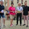 STolz auf die Ergebnisse beim Stadtradeln in Gerolzhofen: (v.l.) Koordinator Daniel Hausmann, Gewinnerin Waltraud Heinrichs (Team Kolpingradler), Martin Reisinger (Gymnasium Gerolzhofen) und Bürgermeister Thorsten Wozniak.