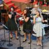 Die Big Band Gemünden beim Konzert auf der Ruine Scherenburgmit den Sängerinnen von links Isabell Lang, Judith Biemüller und Katja Kleinfeller Die Big Band Gemünden beim Konzert auf der Ruine Scherenburgmit den Sängerinnen von links Isabell Lang, Judith Biemüller und Katja Kleinfeller