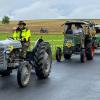 Wasserlosens Pfarrer Christoph Dörringer war trotz der widrigen Wetterbedingungen mit seinem eigenen Traktor dabei, der keine Kabine besitzt.