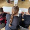 Individuelle Unterstützung: Die Hausaufgabenhilfe der Arbeiterwohlfahrt in der Lohrer Grundschule legt Wert auf einen guten Betreuungsschlüssel. Dieser ist in Gefahr, weil eine Ehrenamtliche dort kürzlich aufgehört hat.