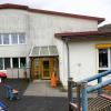 Der Kindergarten wird umgebaut und erhält am jetzigen Eingang einen Treppenaufgang in das Obergeschoss.