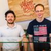 Manuel Häußler (links) und Steffen Jakel (rechts) haben "Veggie Bros" gegründet und nun wollen sie das Würzburger Unternehmen verkaufen.