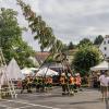 Traditionell wird die Rienecker Kirb mit dem Aufstellen des Kichweihbaumes eröffnet.