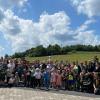 Ausflug zum Jahresthema: Der Kindergarten Hendungen machte einen Ausflug auf den Erlebnisbauernhof von Familie Heimgärtner in Oberelsbach. Der Ausflug mit über 100 Teilnehmenden wurde großzügig unterstützt vom Träger Johannisverein e.V. Hendungen.